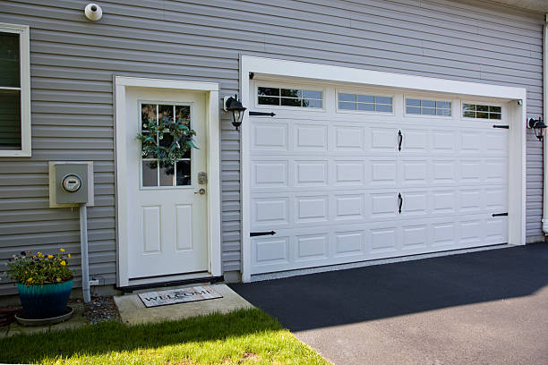24/7 Emergency Garage Door Panel Replacement experts in Winona, MN
